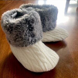 NWOT Sweater Knit Baby Walker Faux Fur Boots